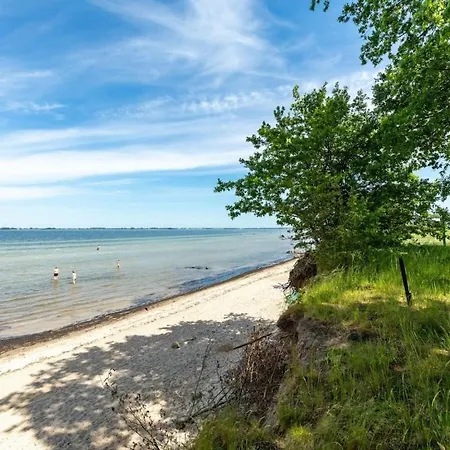 With 2 Bedrooms * Zierow